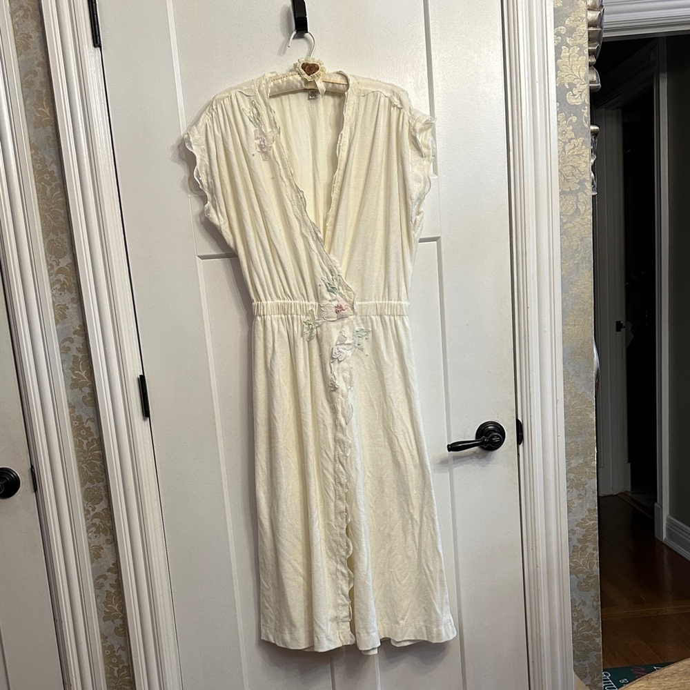 Vintage Cream Wrap Robe with Floral Embroidery